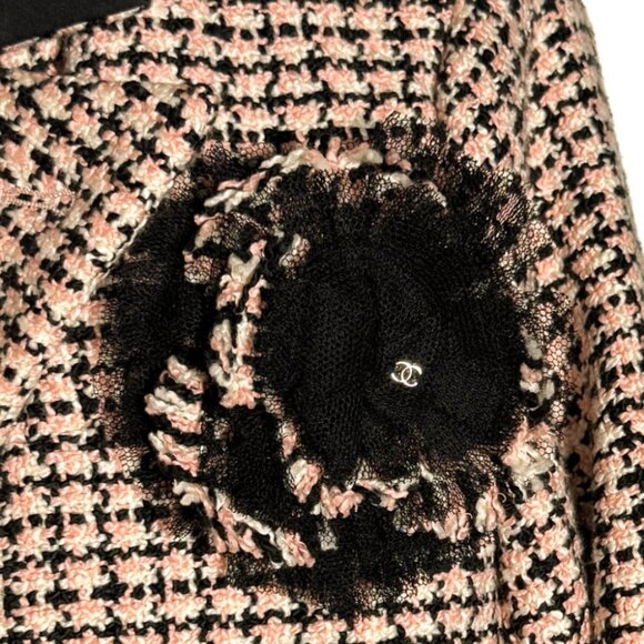Chanel Vintage SS02 Black Pink Tweed Floral Accent Jacket - Picture 3 of 15